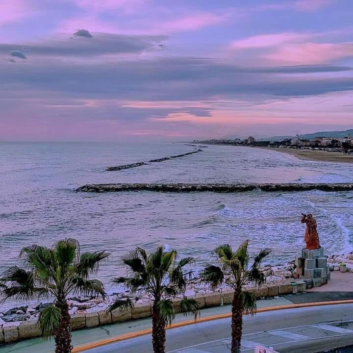 App Sul Lungomare Apartment Сан Бенедето дел Тронто Екстериор снимка